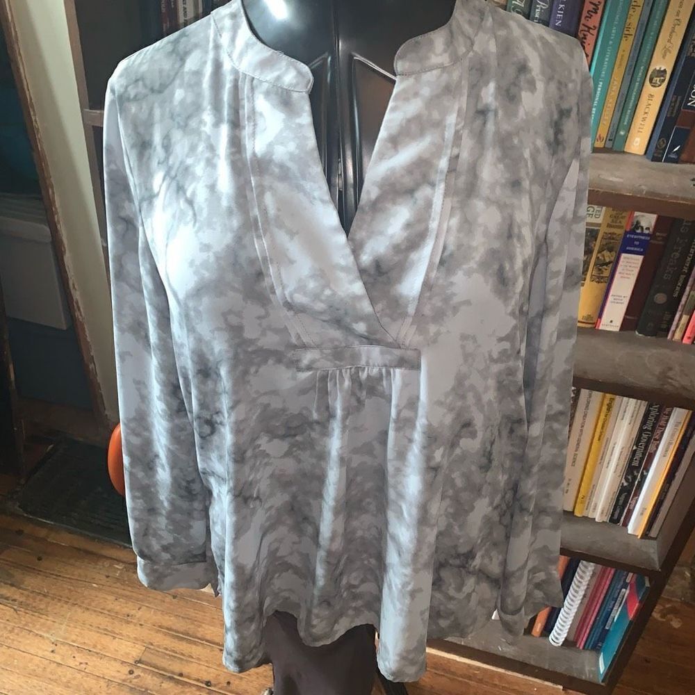 41Hawthorn marble split neck L Stitchfix boho blouse